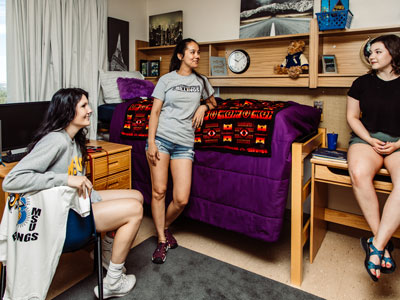 MSUB students in dorm room